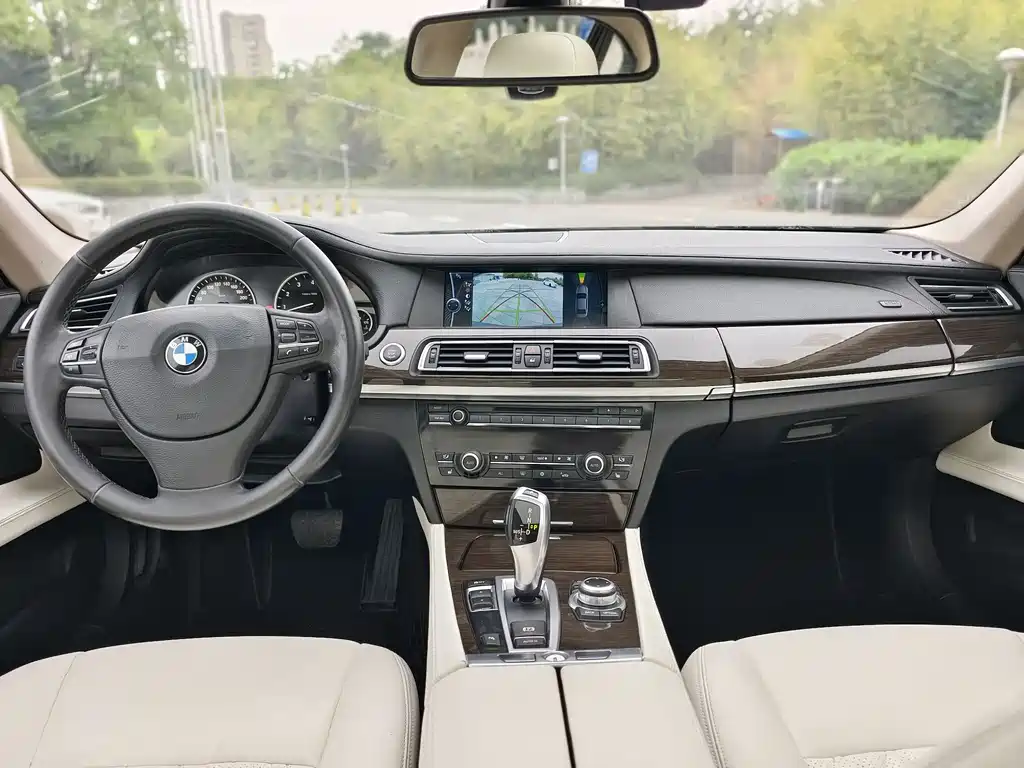 BMW 7 Series 2012 — фото 19