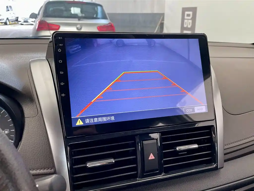 Toyota Yaris L 2015 — фото 11