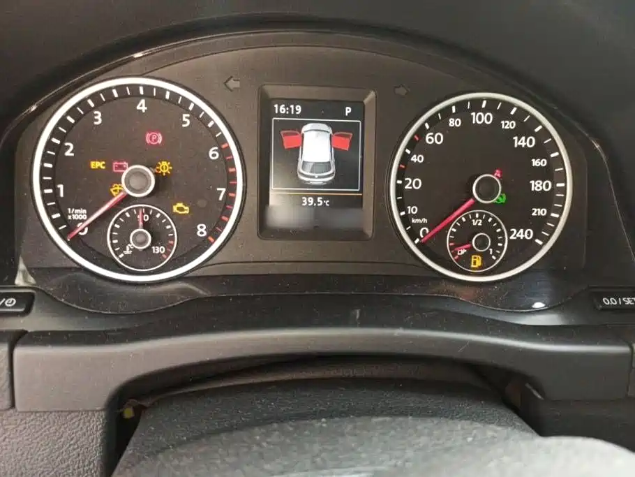Volkswagen Tiguan 2015 — фото 13