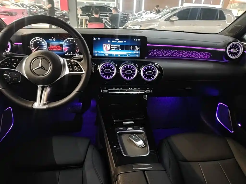 Mercedes-Benz A-Class 2024 — фото 13