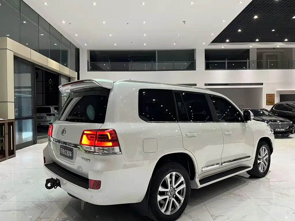 Toyota Land Cruiser 2017 — фото 14