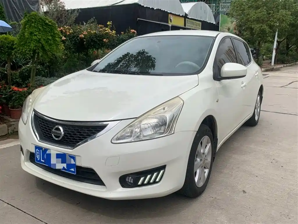 Nissan Tiida 2015