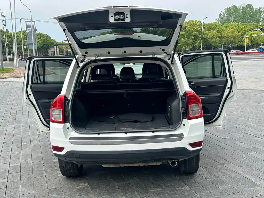 Jeep Compass 2013 — фото 9
