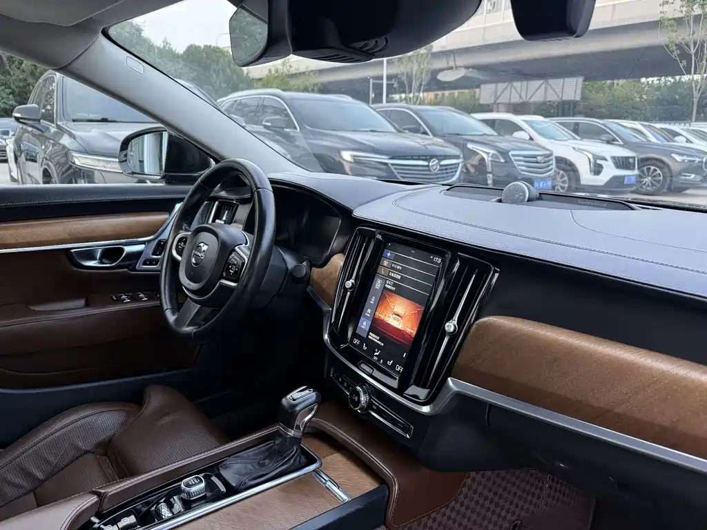 Volvo S90 2018 — фото 13
