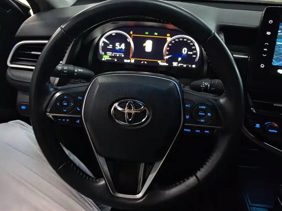 Toyota Camry 2023 — фото 15