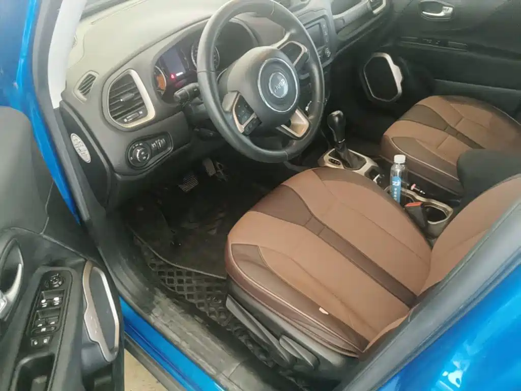 Jeep Renegade 2017 — фото 16