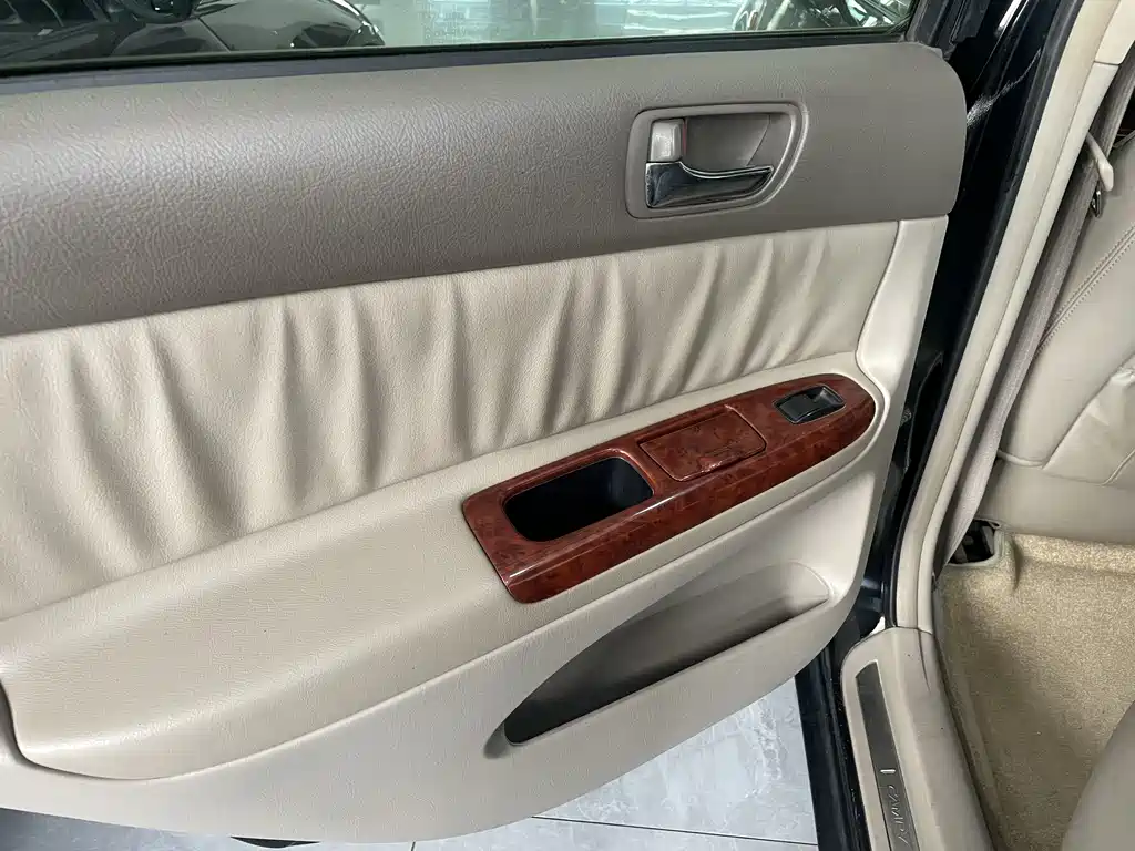 Toyota Camry 2005 — фото 27