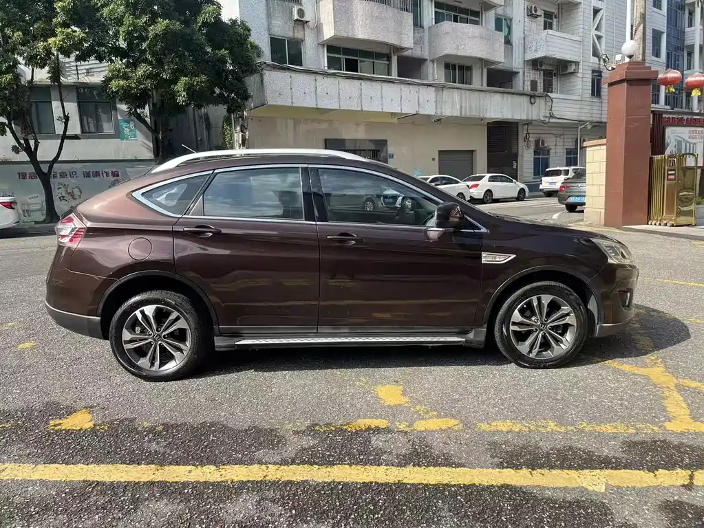 Luxgen You6 SUV 2016 — фото 4
