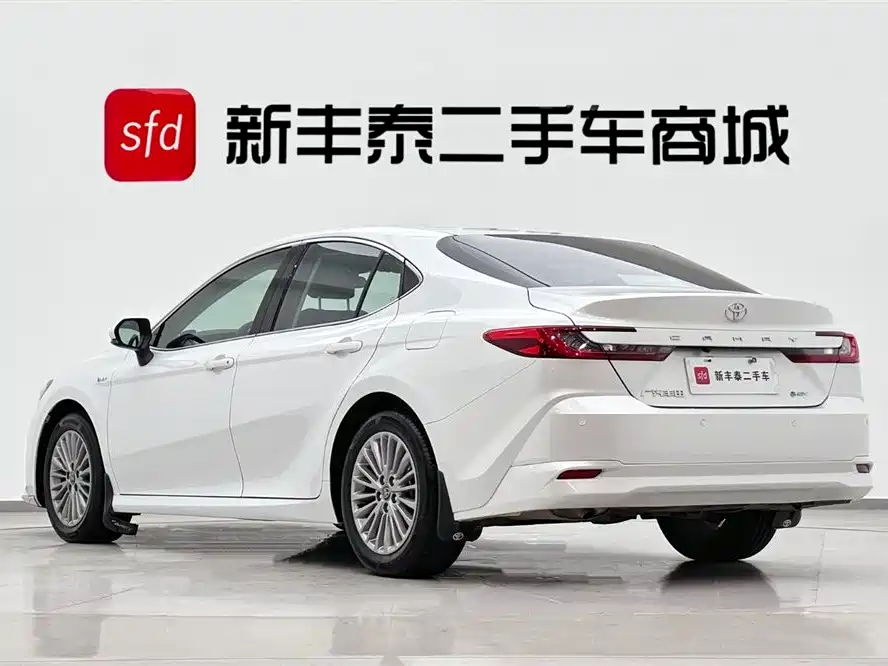 Toyota Camry 2024 — фото 6