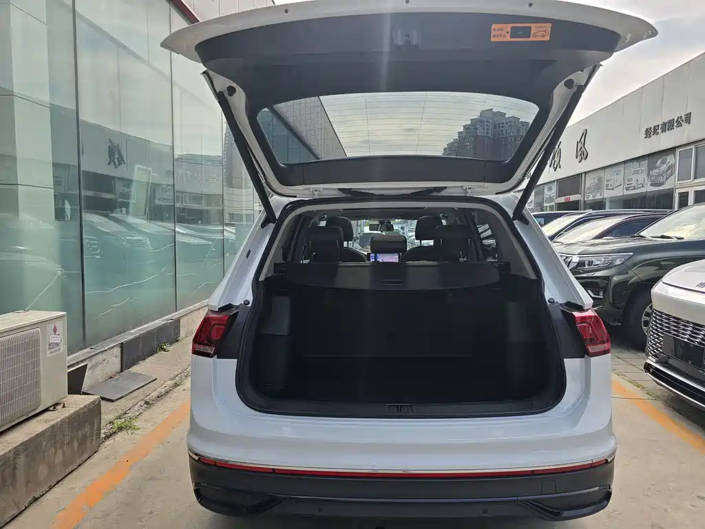 Volkswagen Tiguan L 2025 — фото 11