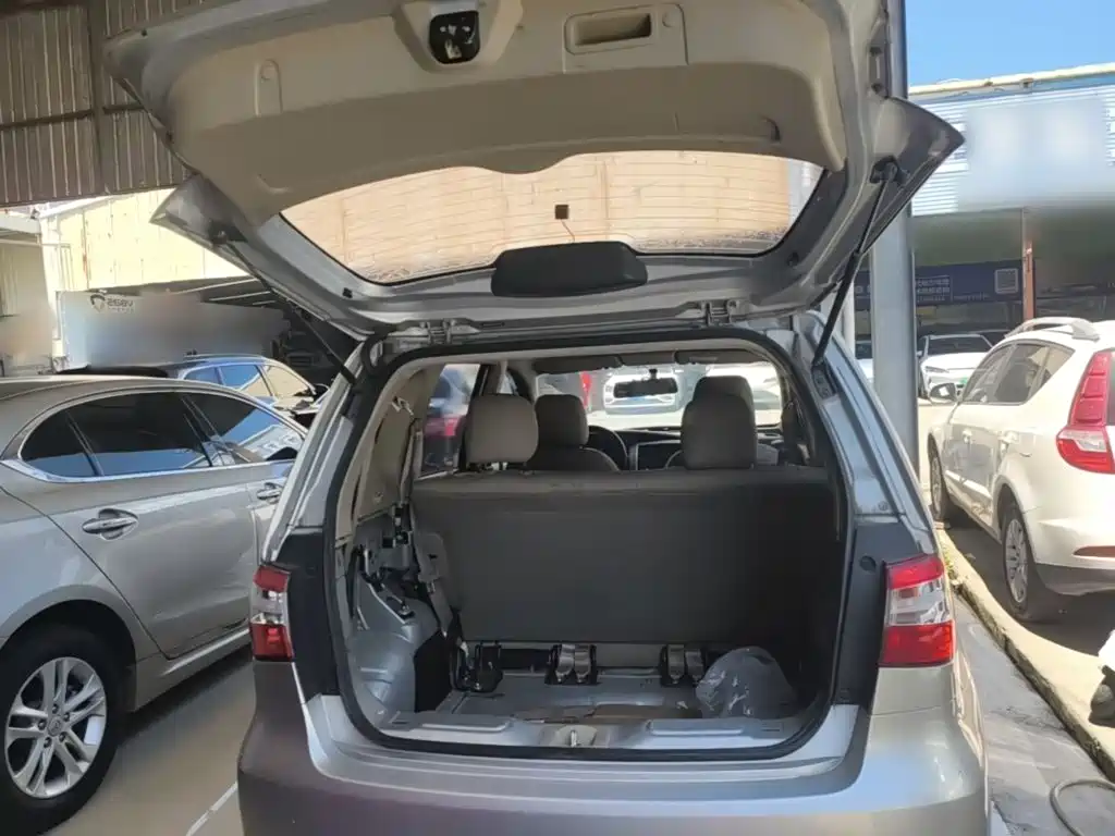 Nissan Livina 2018 — фото 19