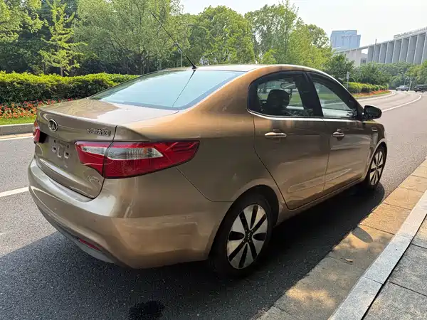Kia K2 2011