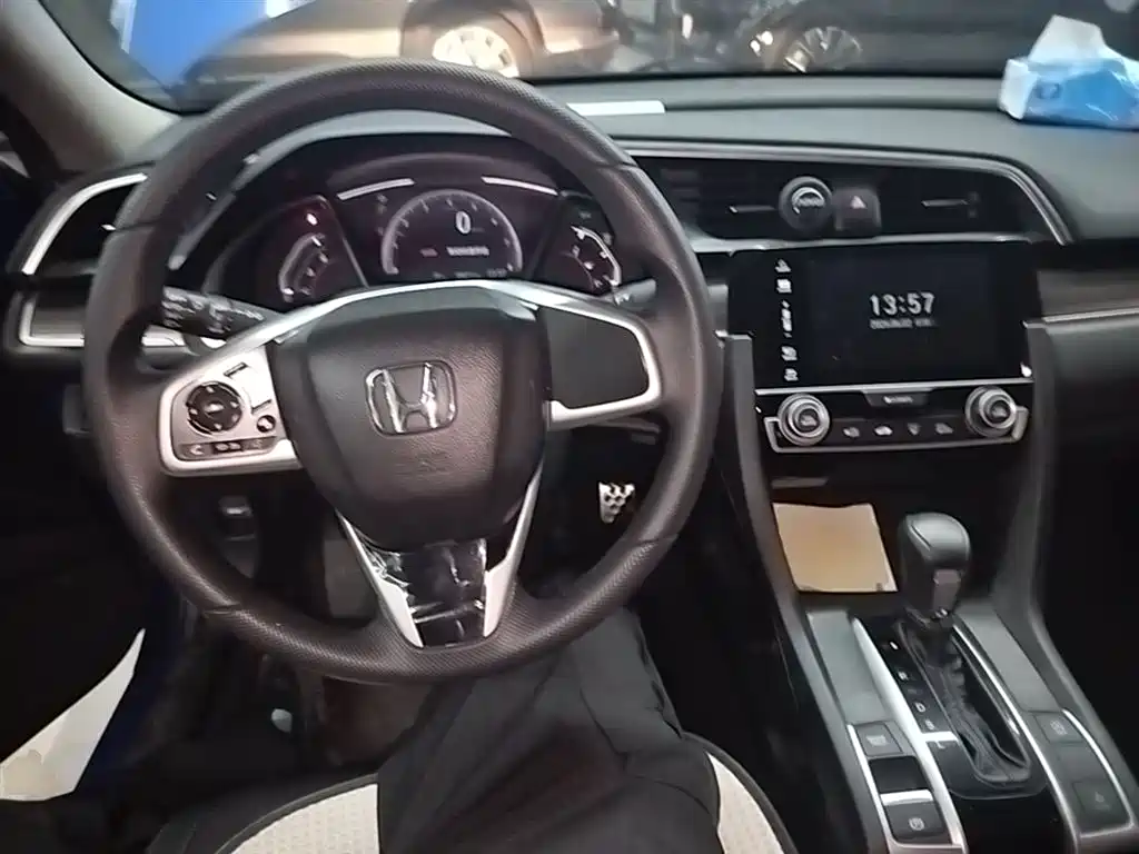 Honda Civic 2019 — фото 10