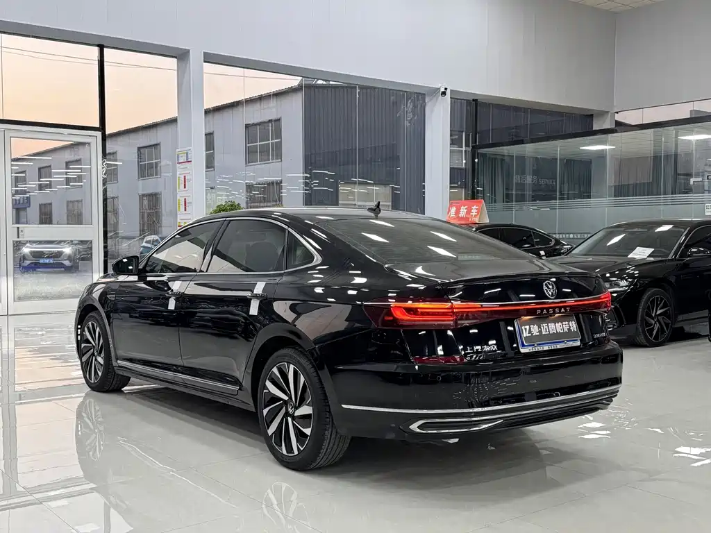 Volkswagen Passat 2023 — фото 7