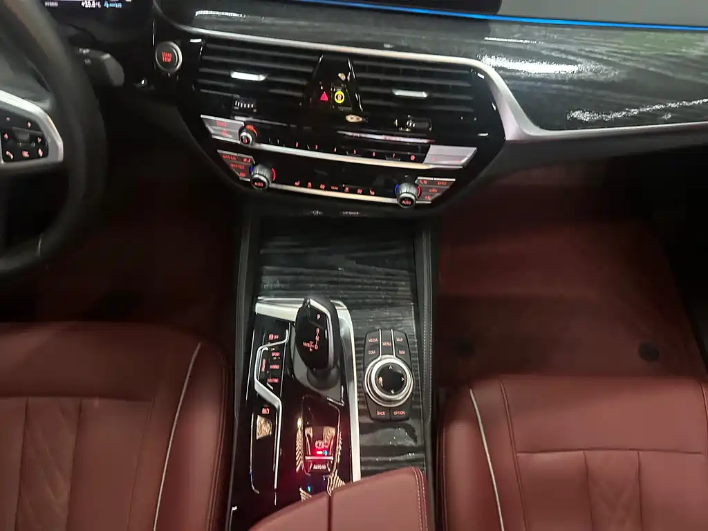 BMW 5 Series New Energy 2022 — фото 14