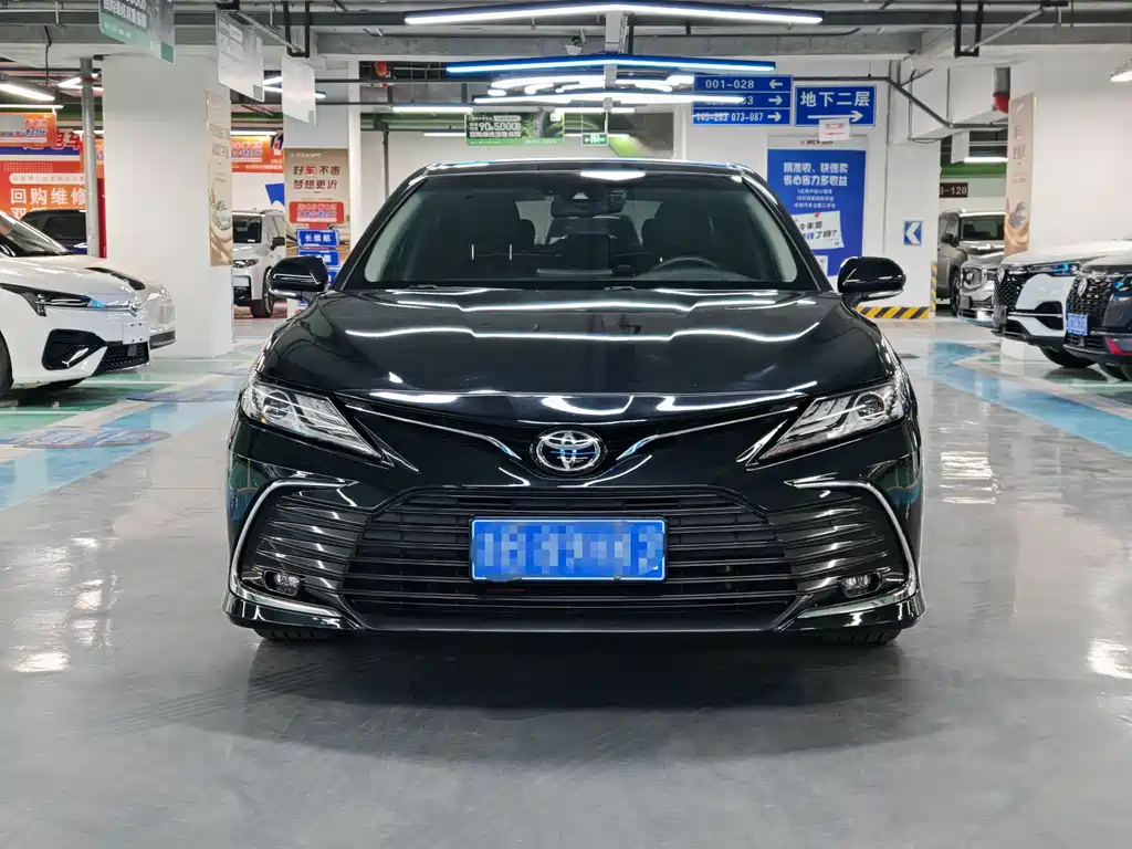 Toyota Camry 2023 — фото 2