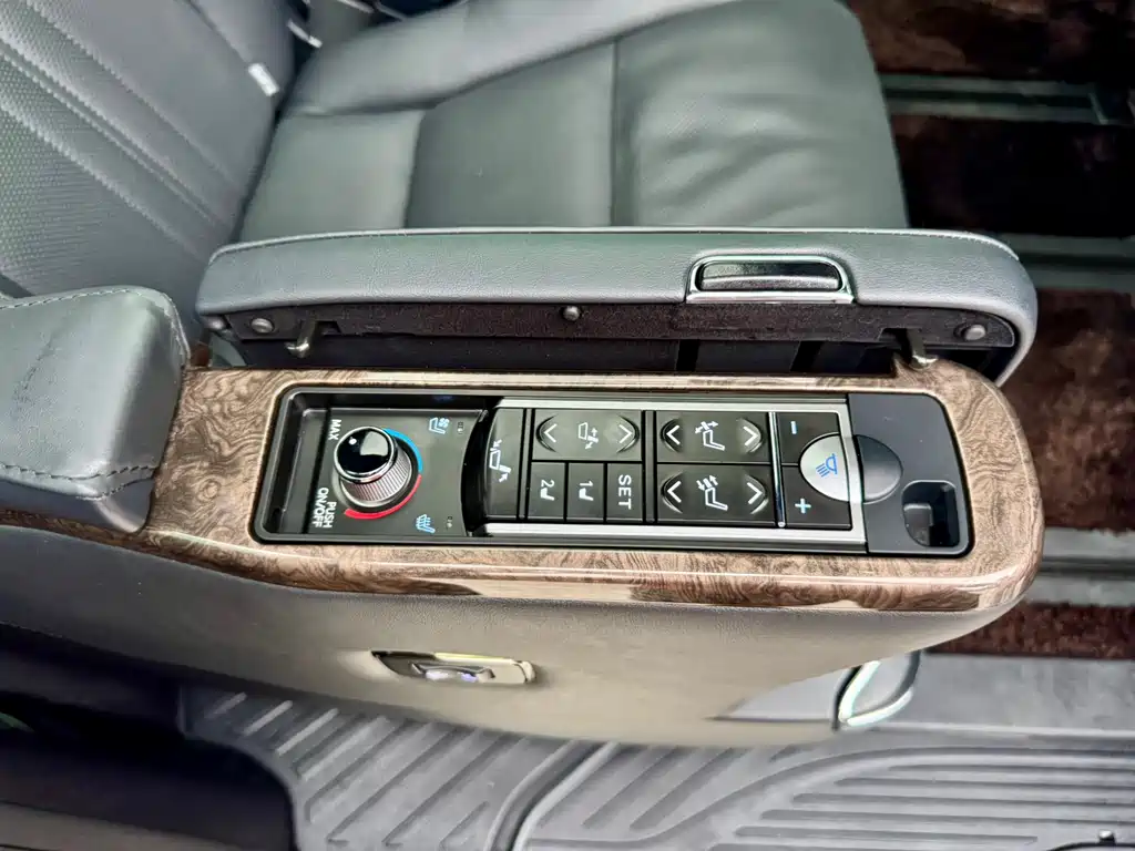 Toyota Vellfire 2023 — фото 13