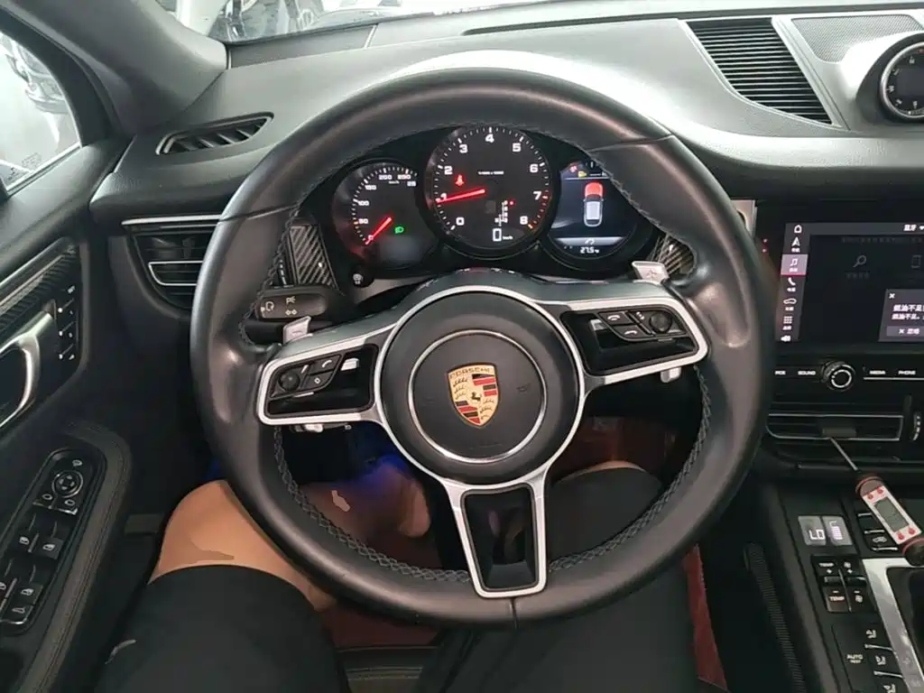Porsche Macan 2020 — фото 11