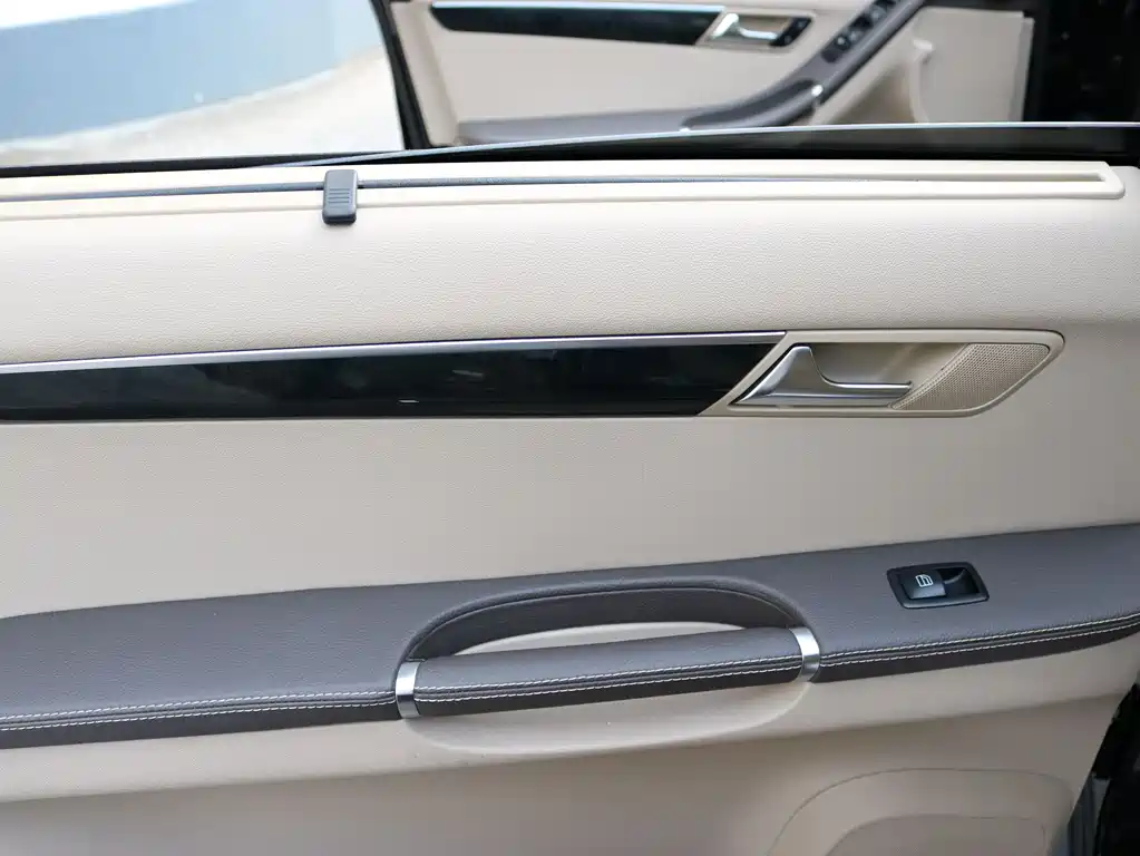 Mercedes-Benz R-Class 2018 — фото 17