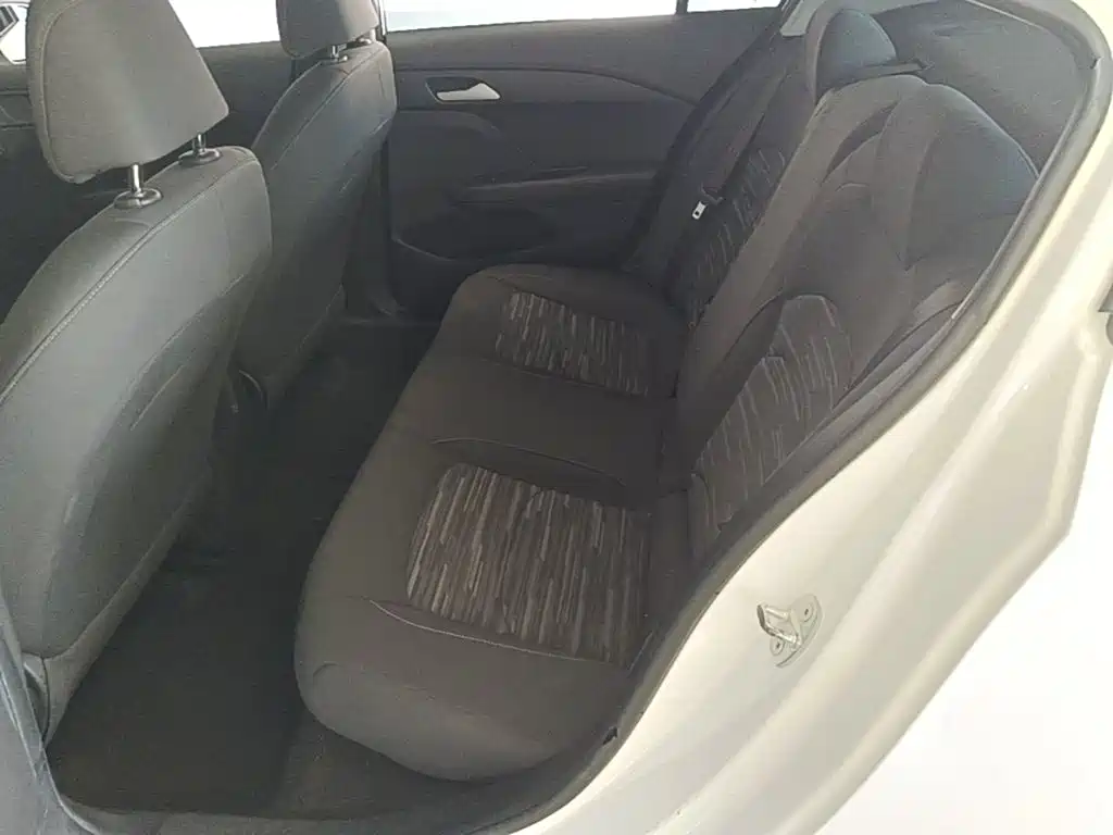 Chevrolet Cavalier 2017 — фото 17