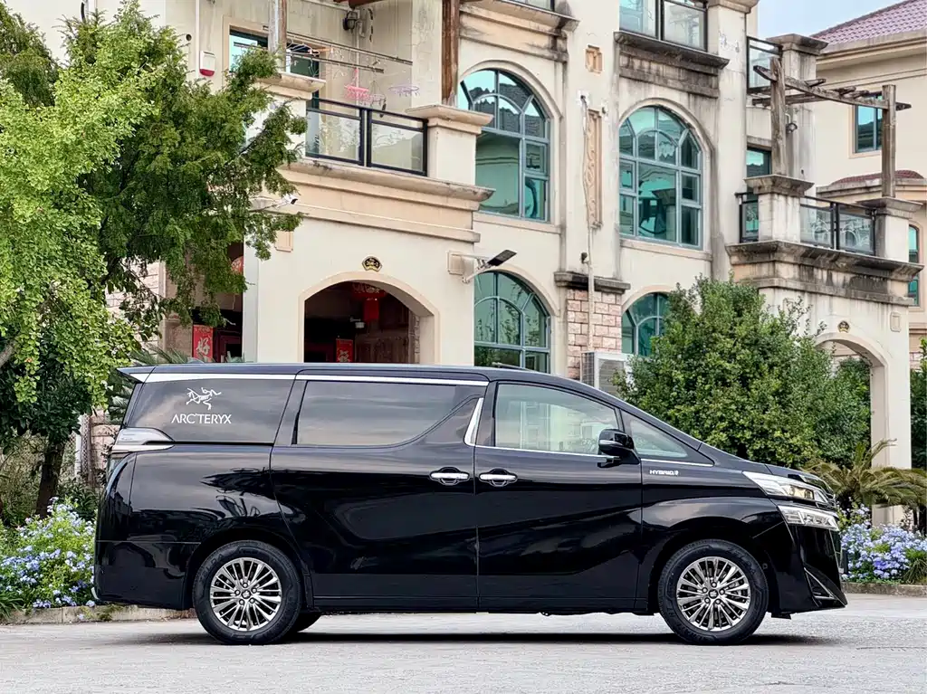 Toyota Vellfire 2023 — фото 24