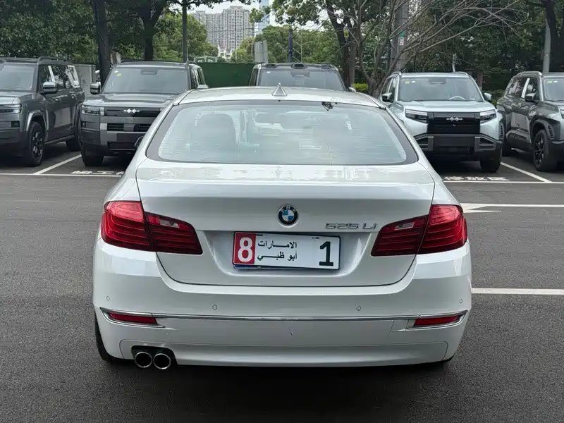 BMW 5 Series 2015 — фото 9