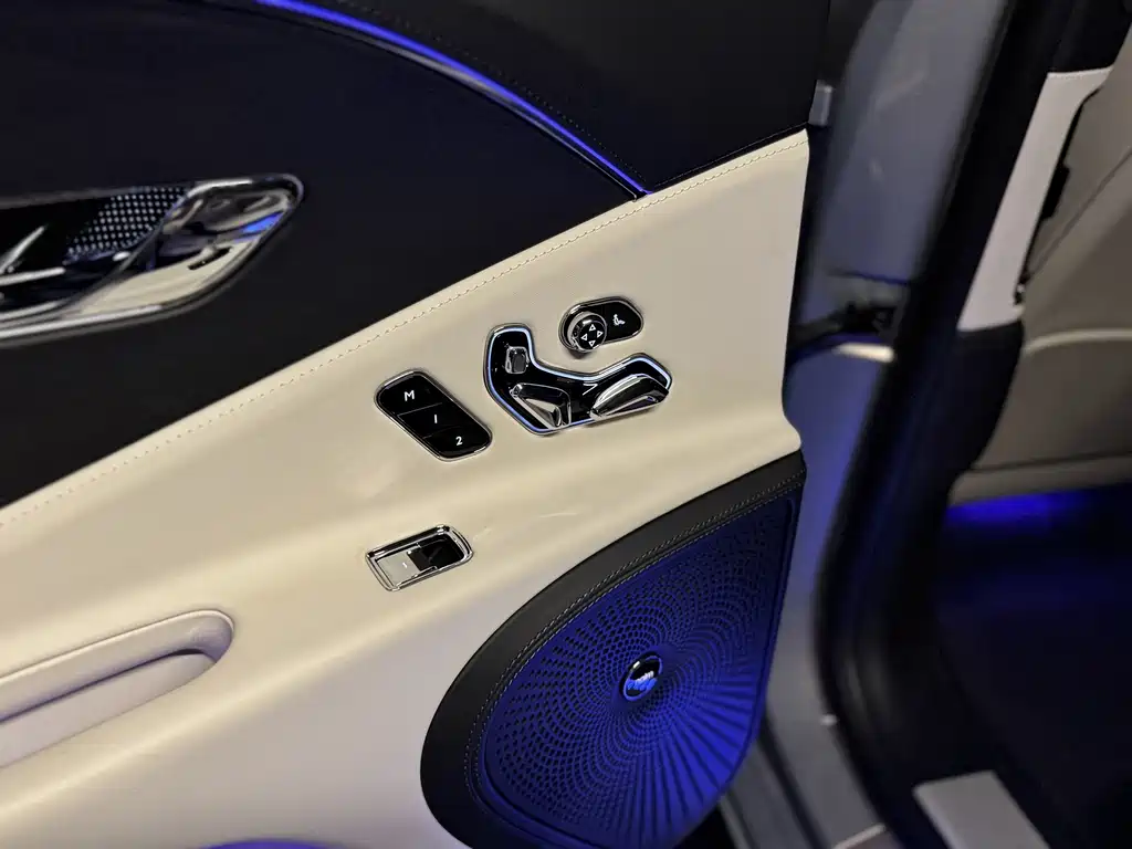 Bentley Flying Spur 2023 — фото 18