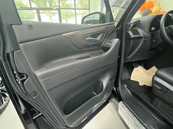 Toyota Alphard 2024