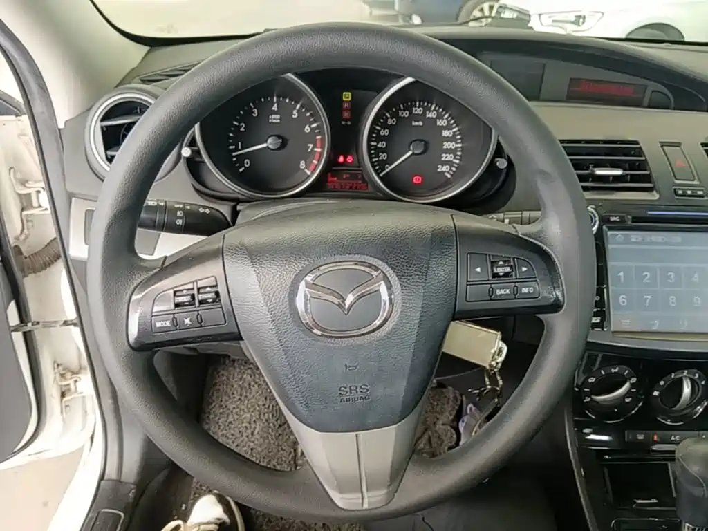 Mazda 3 Xingcheng 2015 — фото 11