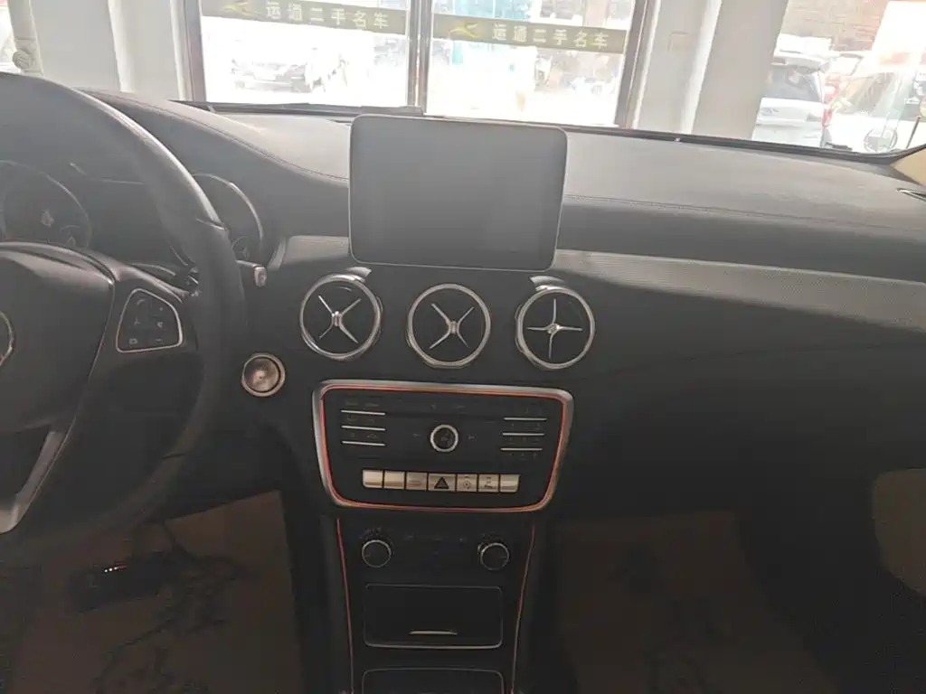 Mercedes-Benz GLA 2017 — фото 13