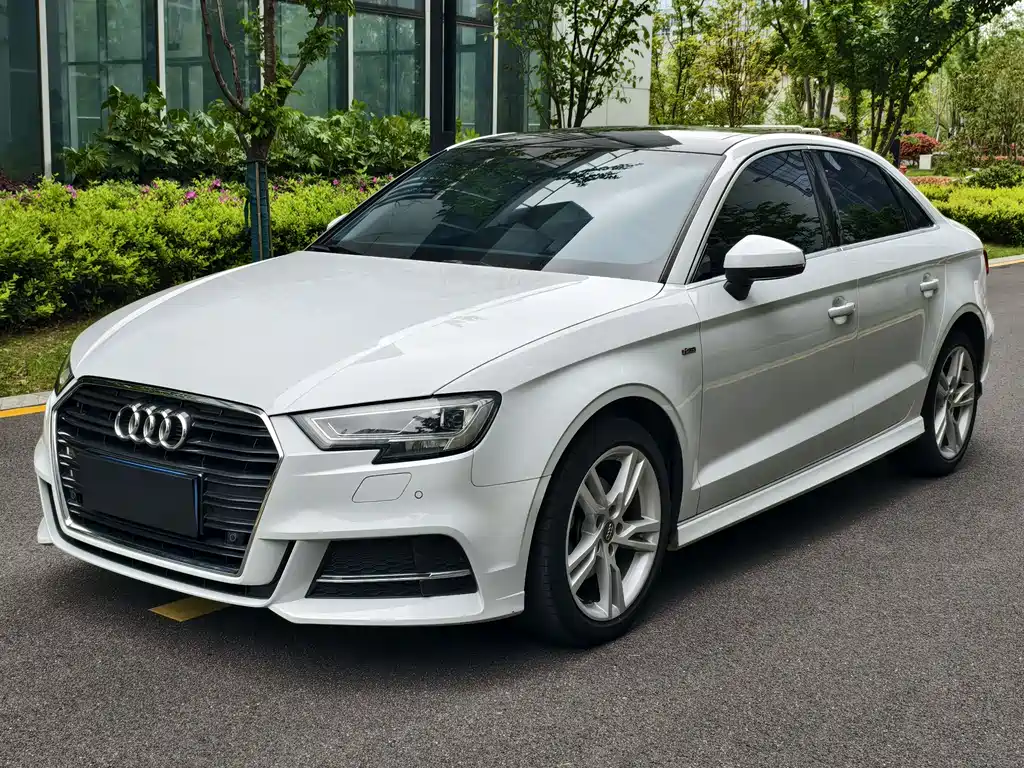 Audi A3 2019 — фото 1