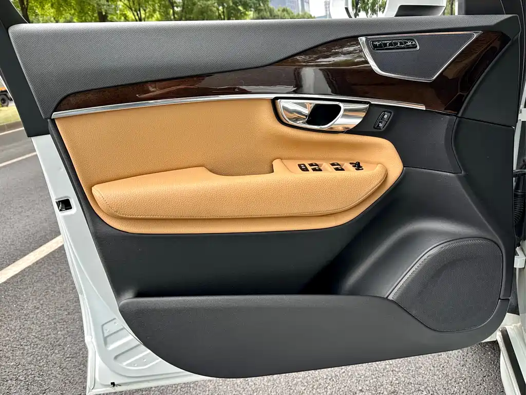 Volvo XC90 2016 — фото 12
