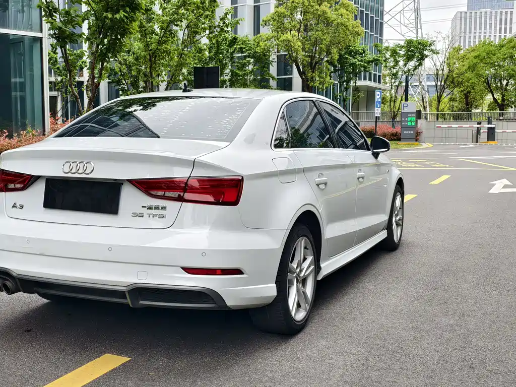 Audi A3 2019 — фото 11