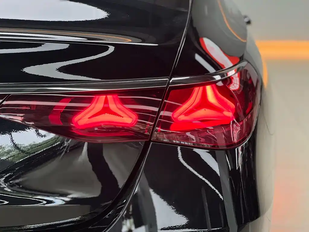 Mercedes-Benz E-Class 2025 — фото 17