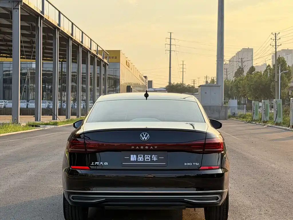 Volkswagen Passat 2023 — фото 12