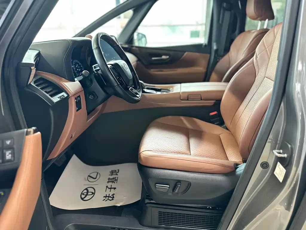 Toyota Alphard 2023 — фото 8