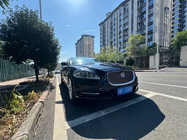 Jaguar XJ 2011