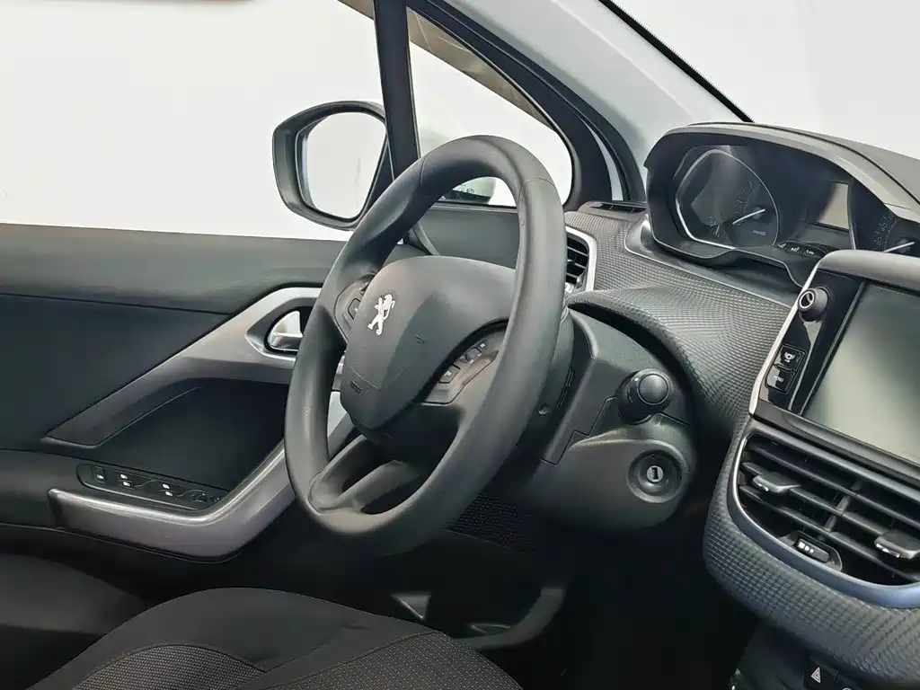 Peugeot 2008 2015 — фото 22