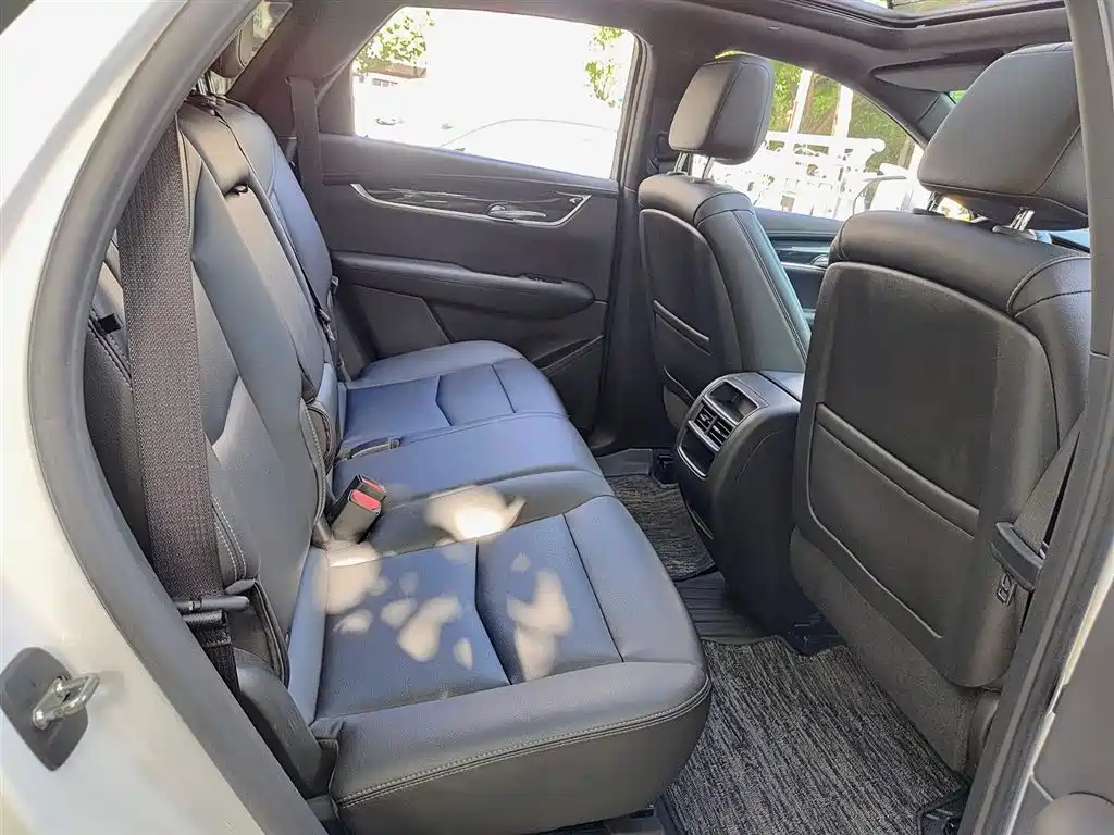 Cadillac XT5 2022 — фото 11