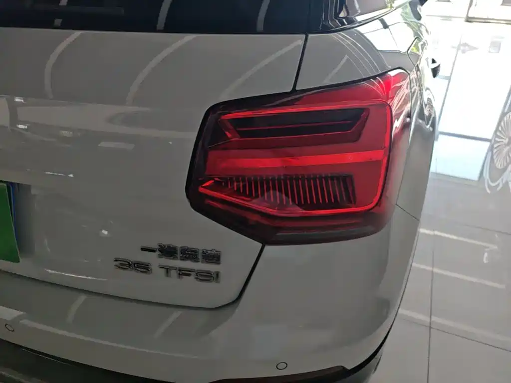 Audi Q2L 2020 — фото 8