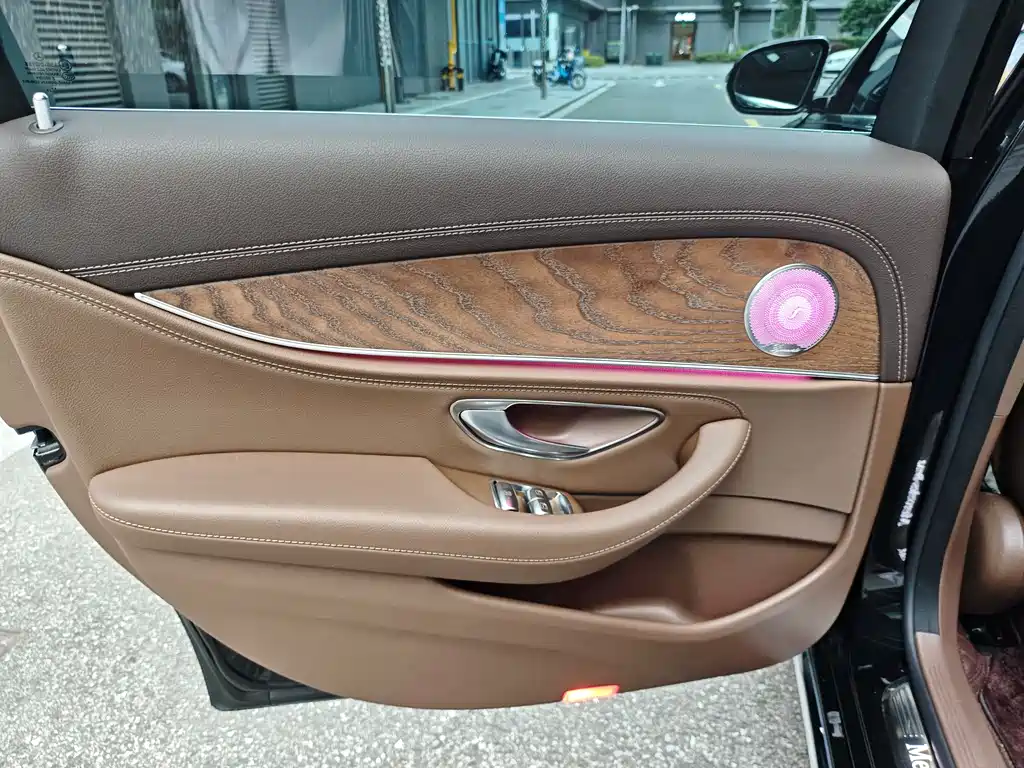Mercedes-Benz E-Class 2023 — фото 12
