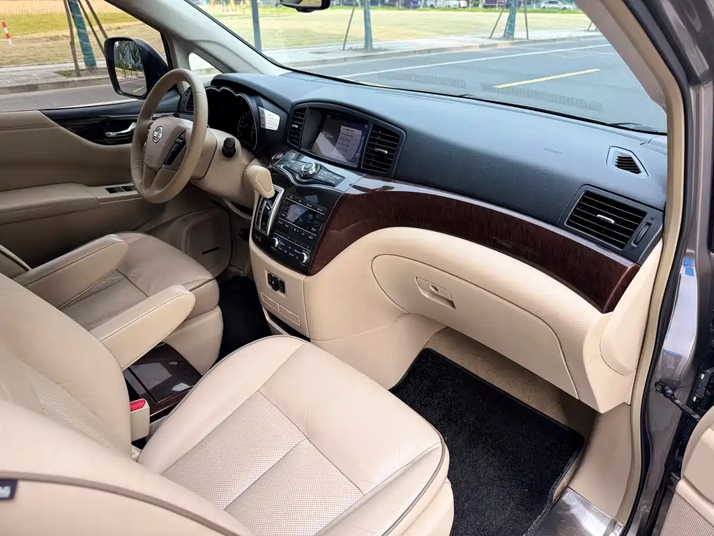 Nissan Quest 2016 — фото 12