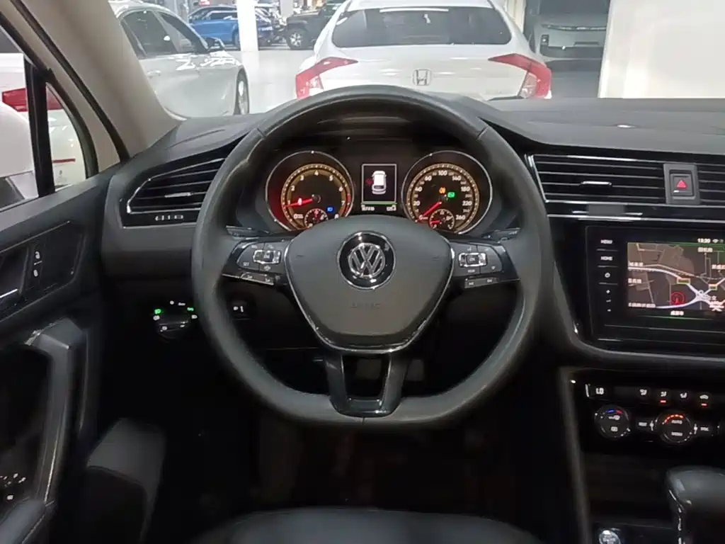 Volkswagen Tiguan L 2020 — фото 11