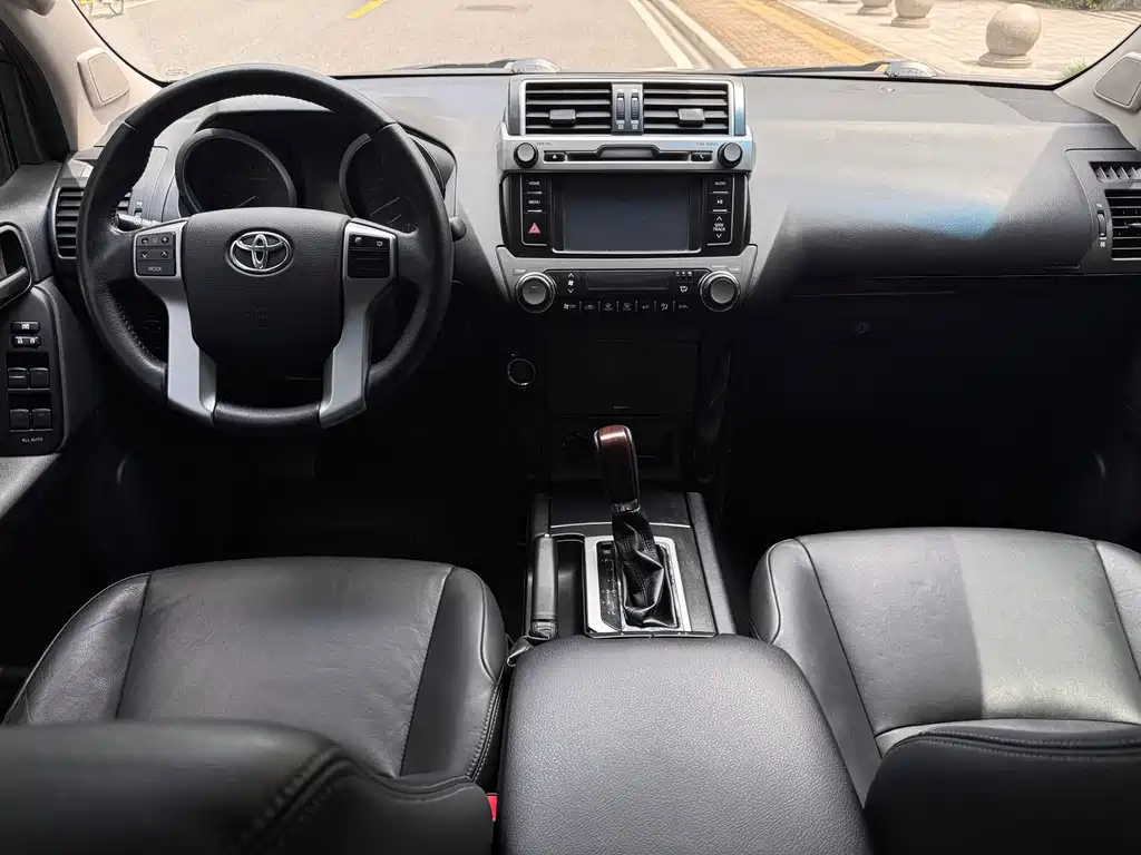 Toyota Prado 2015 — фото 11