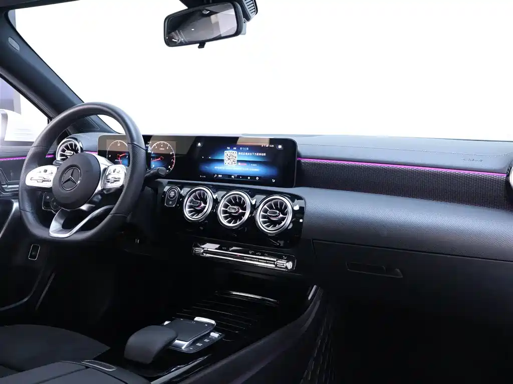 Mercedes-Benz A-Class 2023 — фото 18