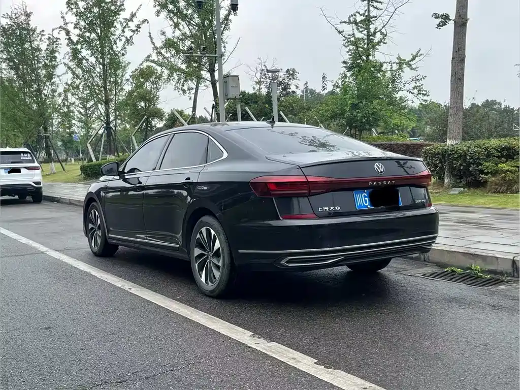 Volkswagen Passat 2023 — фото 6