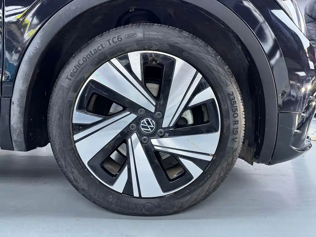 Volkswagen Tiguan L 2023 — фото 14