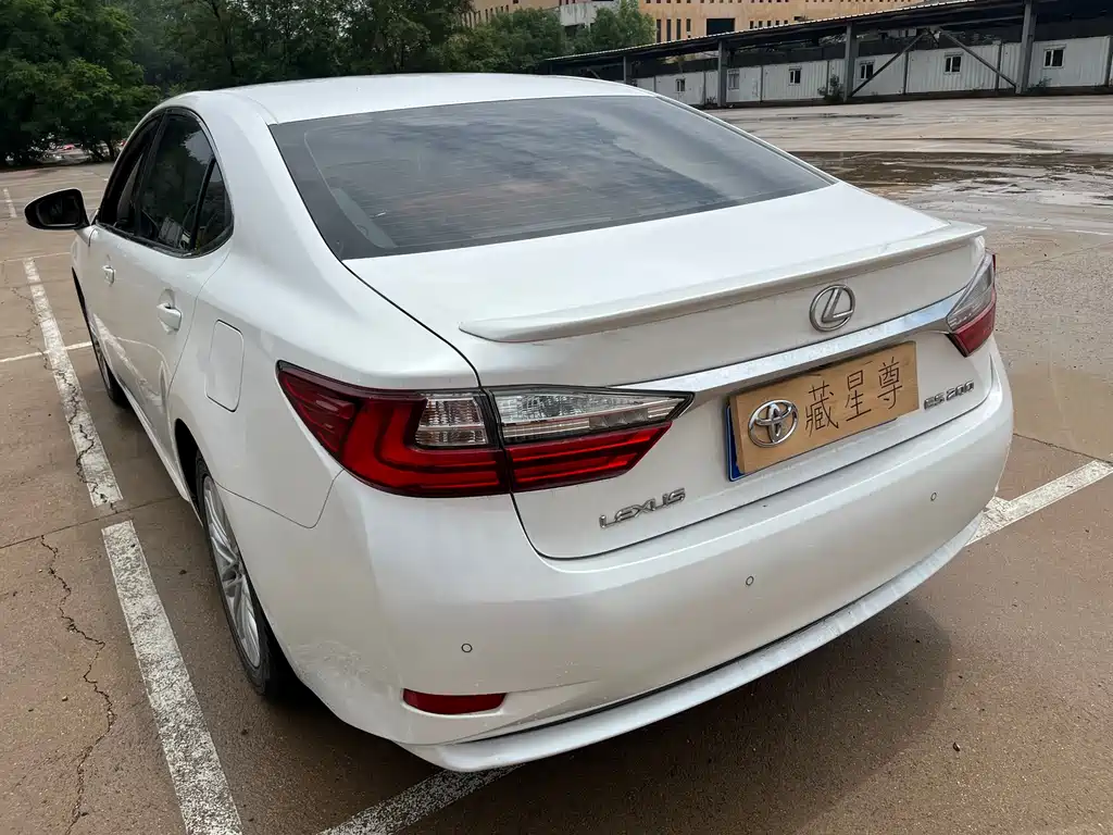 Lexus ES 2016