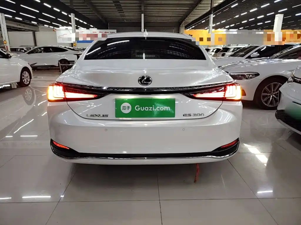 Lexus ES 2020