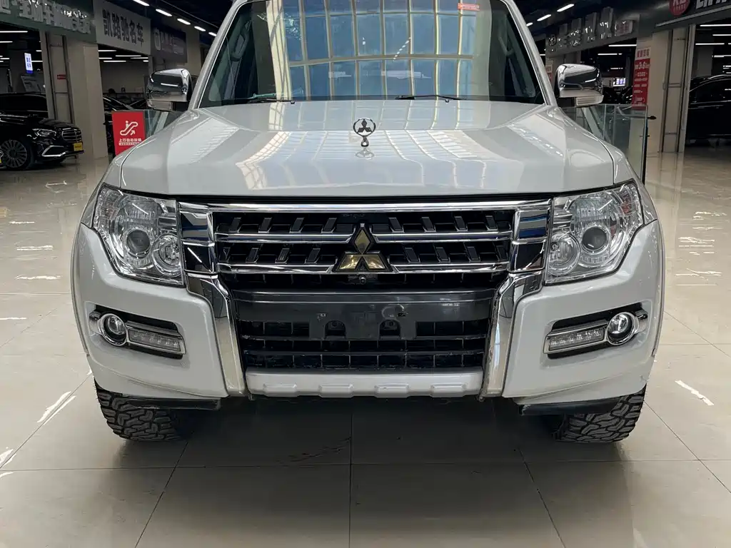 Mitsubishi Pajero 2018 — фото 2